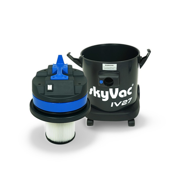 skyVac IV27 med aftaget motorhoved og synligt filter ved siden af beholderen